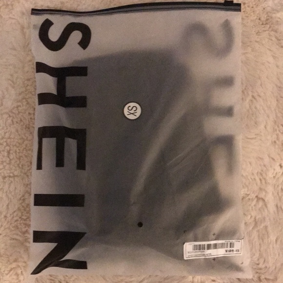 Shein size xsmall green shorts - Picture 3 of 3